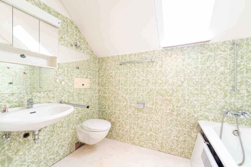 Badezimmer im Dachgeschoss