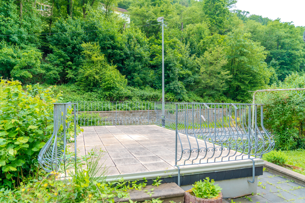 Sitzplatz über der Garage