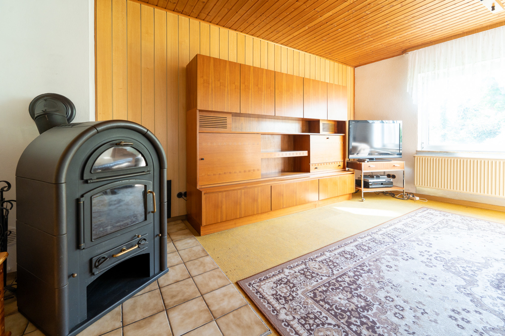 Wohnzimmer mit wärmendem Kamin