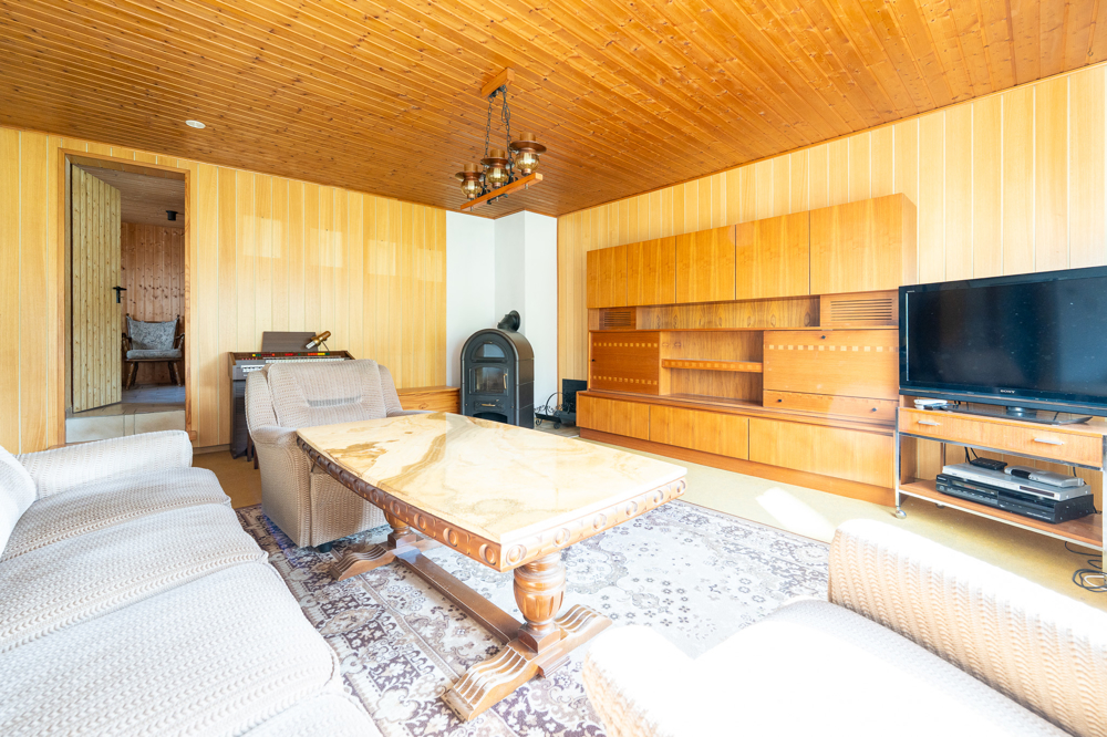 Wohnbereich mit Zugang zur Sauna im Erdgeschoss