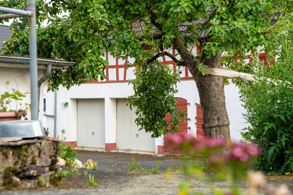 Garagen und angrenzende Scheune