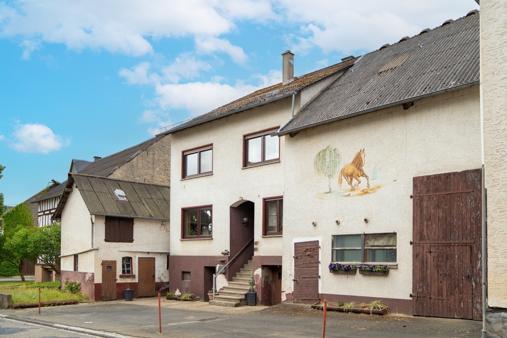 Wohnhaus mit mehreren Stellplätzen