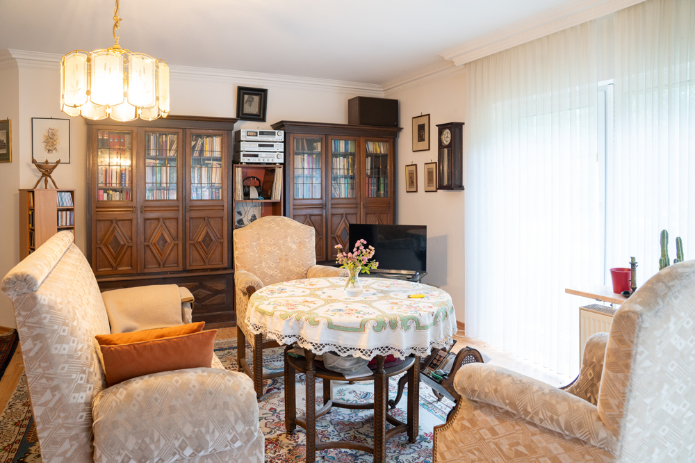 Wohnbereich mit Terrassenzugang im Erdgeschoss