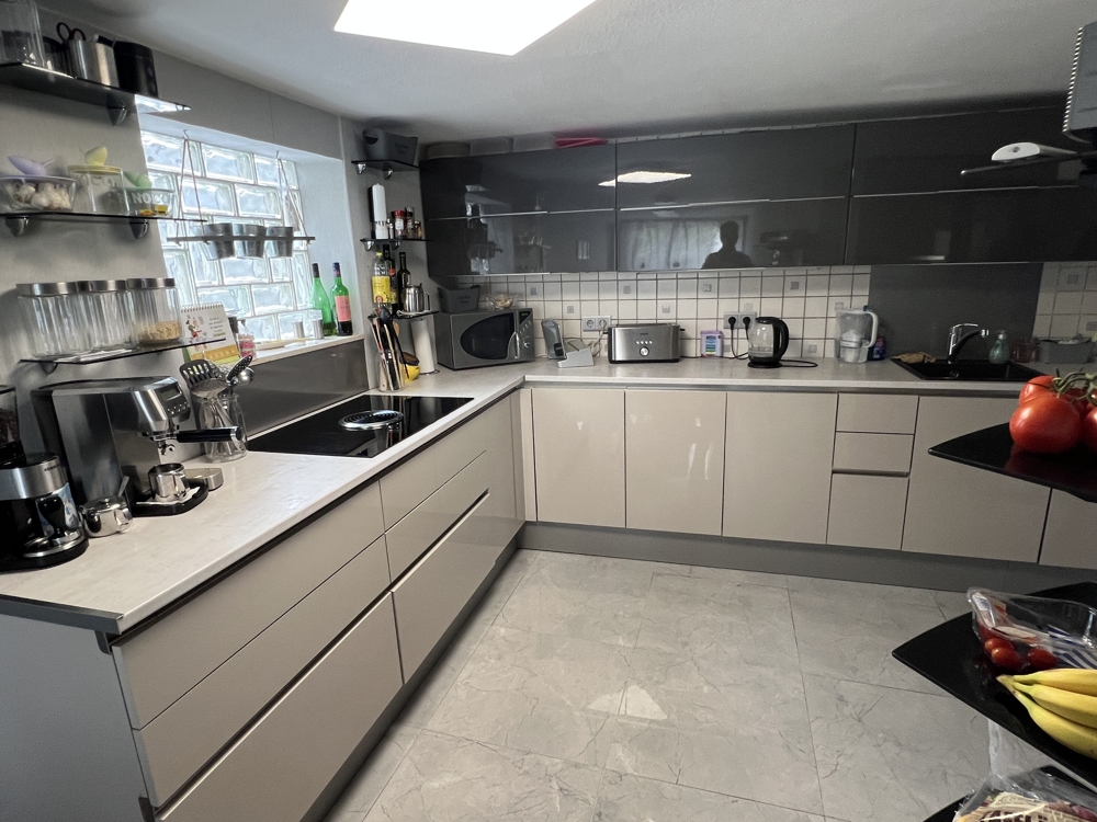 neuwertige Einbauküche