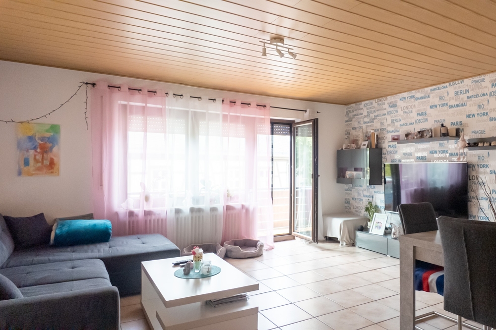 Wohnbereich mit Balkonzugang Wohnung 3