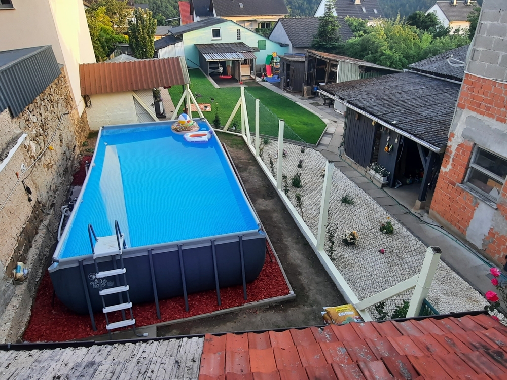 großer Swimmingpool