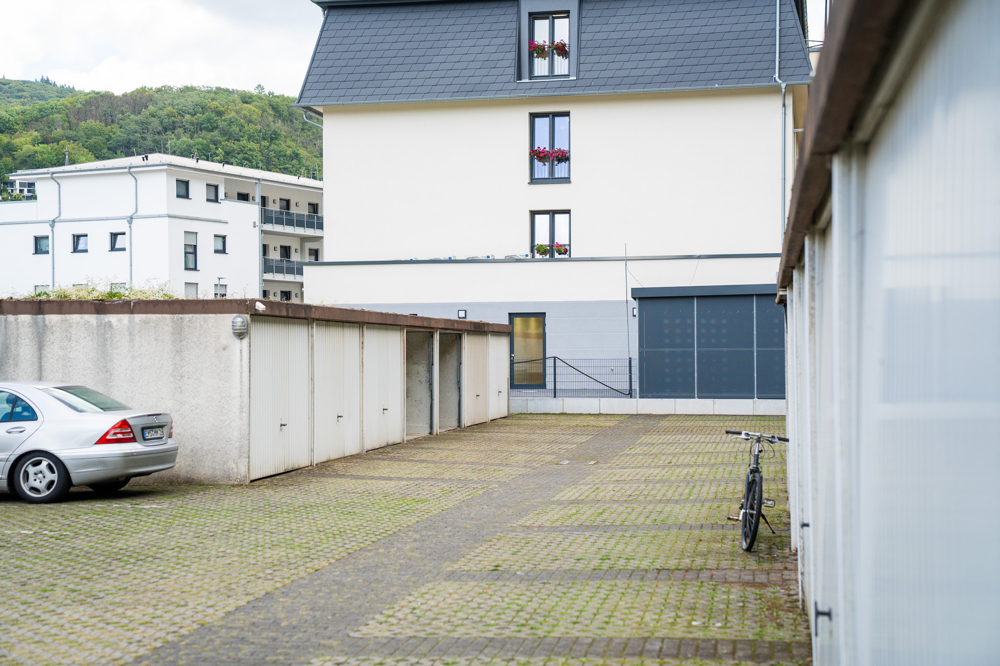 Garagen und Stellplätze