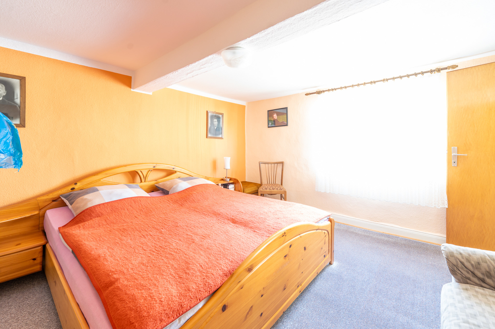 Schlafzimmer 1