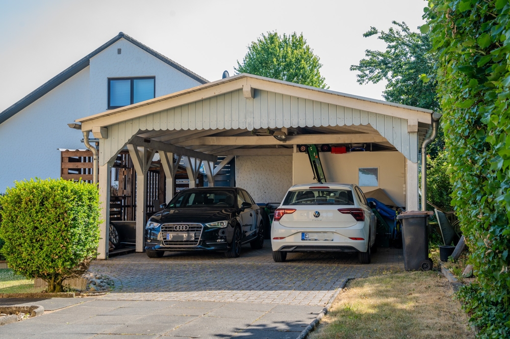 Großes Carport