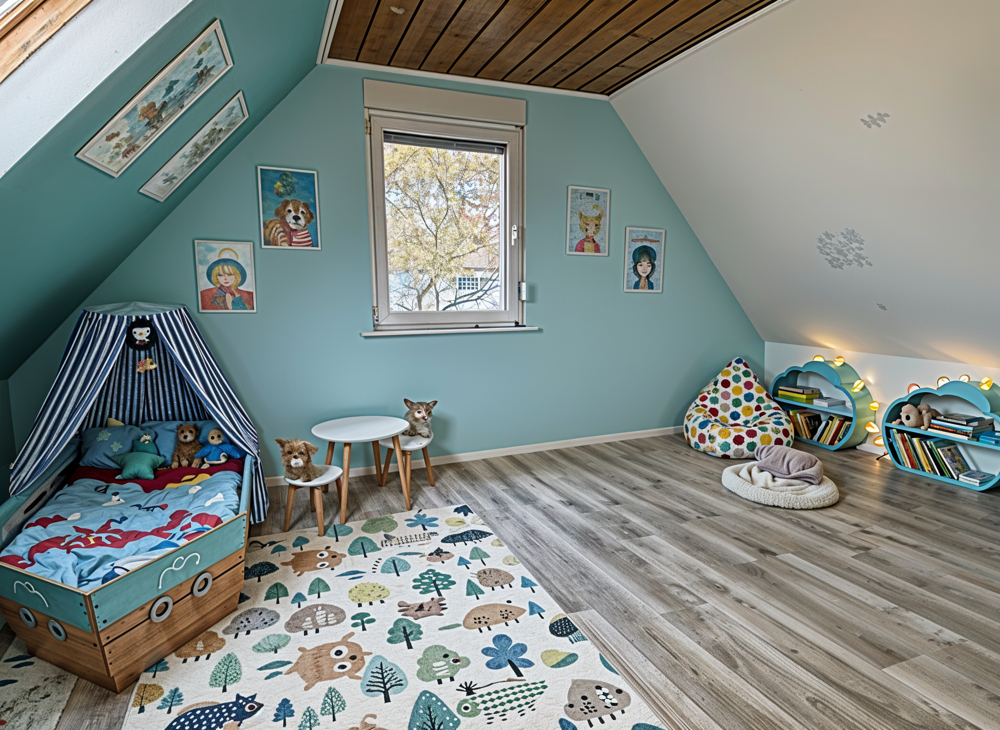 Gestaltungsvorschlag Kinderzimmer Dachgeschoss (KI generiert)