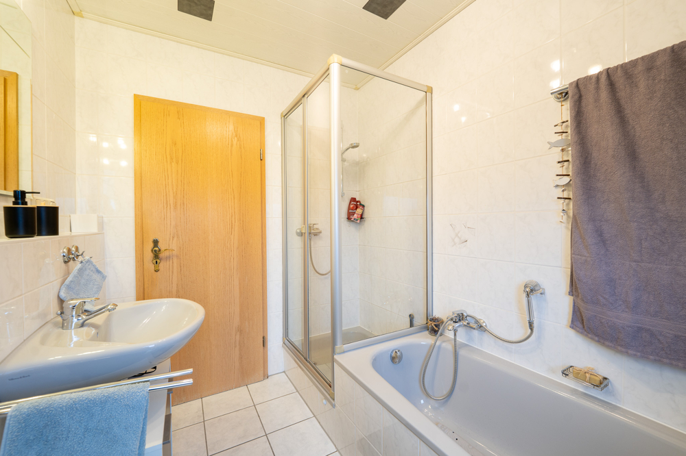 Badezimmer im Erdgeschoss