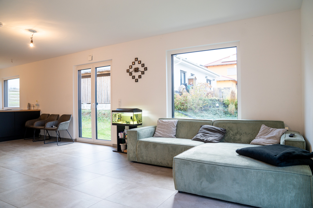 Lichtdurchfluteter Wohn- und Essbereich