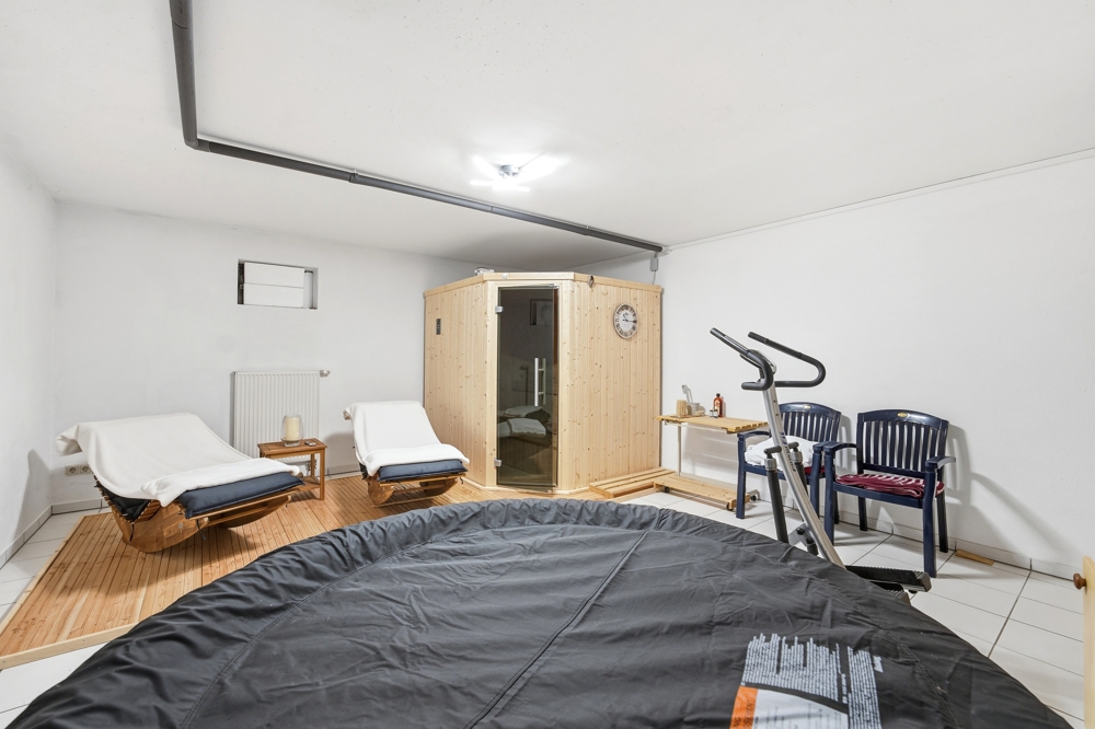 Wellnessbereich mir Jacuzzi