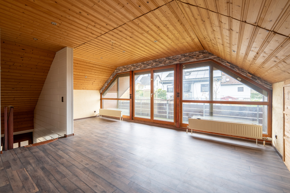 Studio mit Zugang zum Balkon im Dachgeschoss