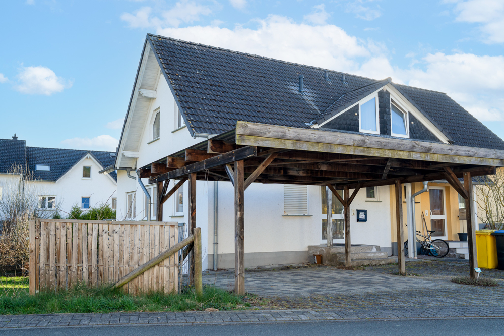 Carport direkt angrenzend