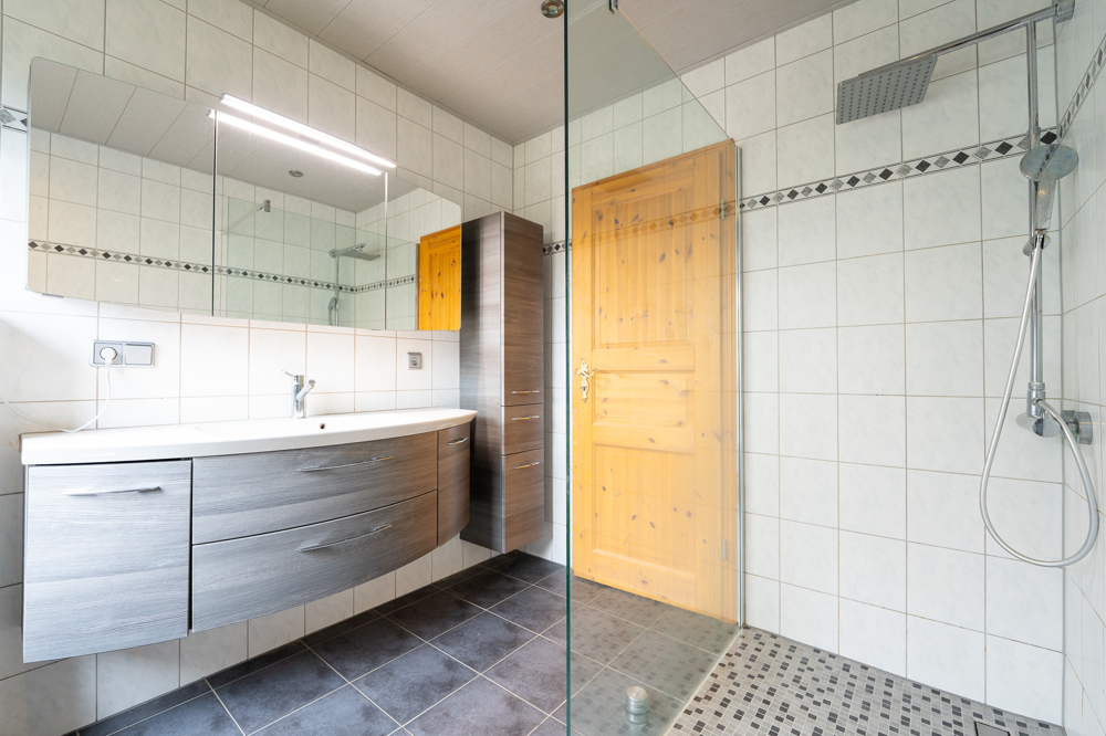 ...mit barrierefreier Dusche