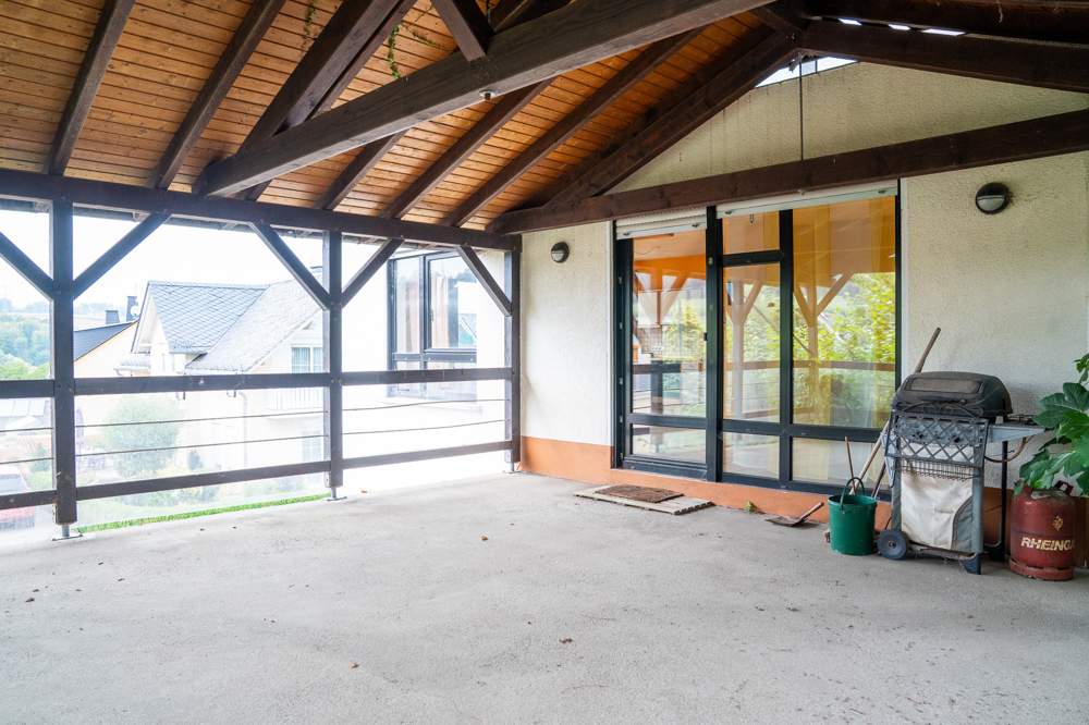Überdachte Terrasse mit viel Platz