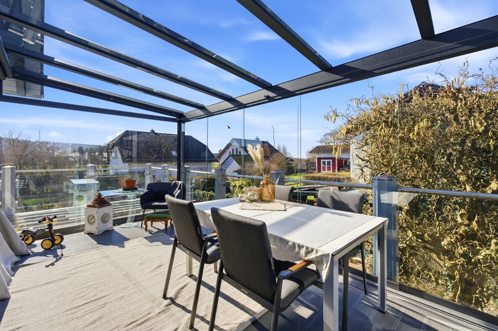 Terrasse mit Wintergarten