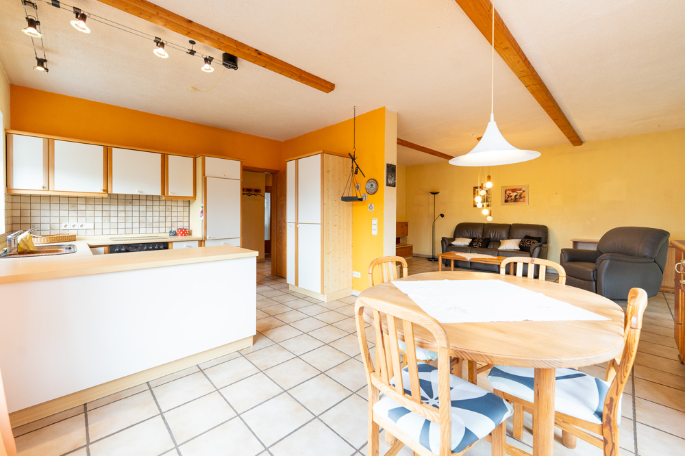 Offener Wohnbereich mit Küche