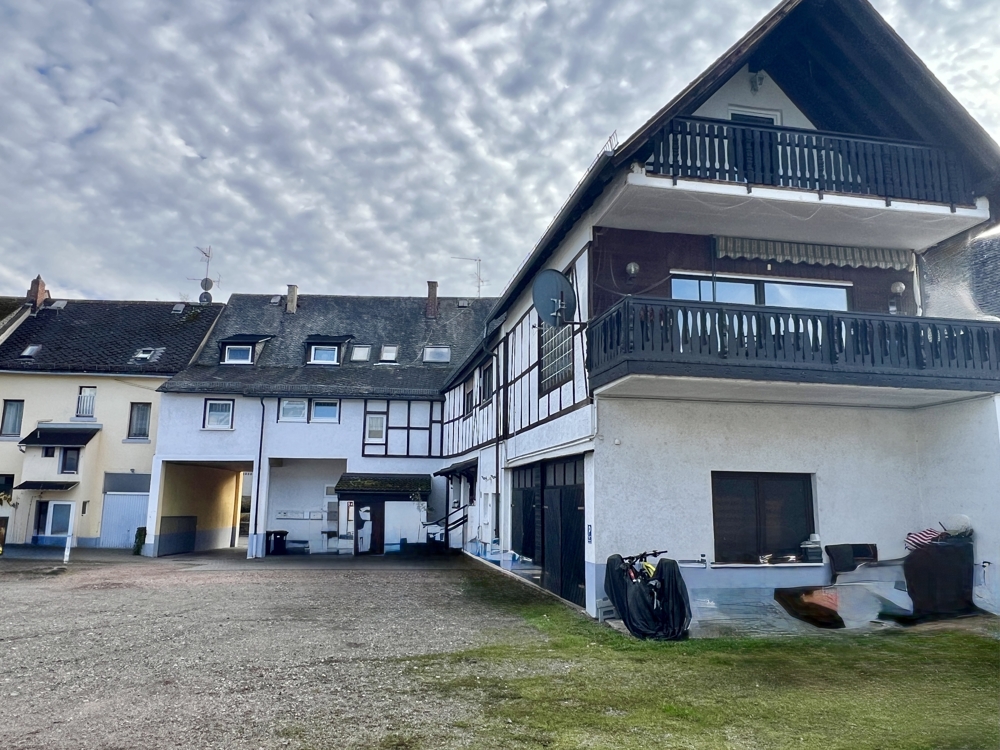 Rückansicht mit Hoffläche