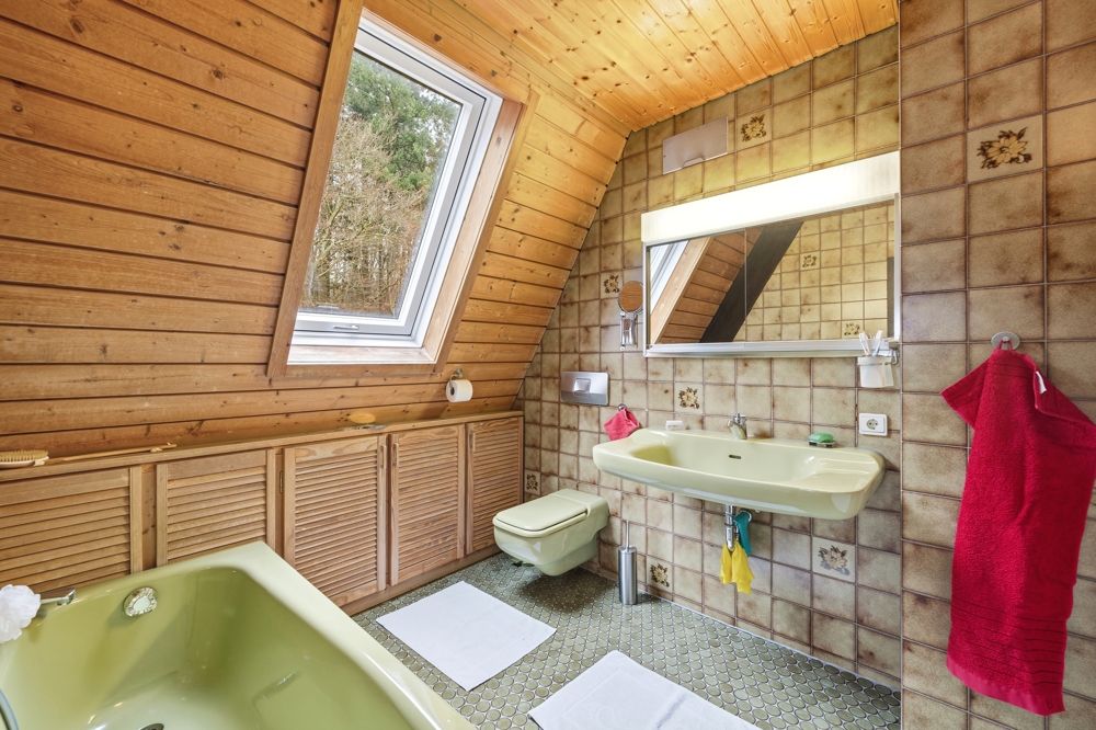 Badezimmer im Dachgeschoss