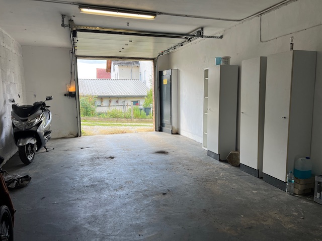Große Garage