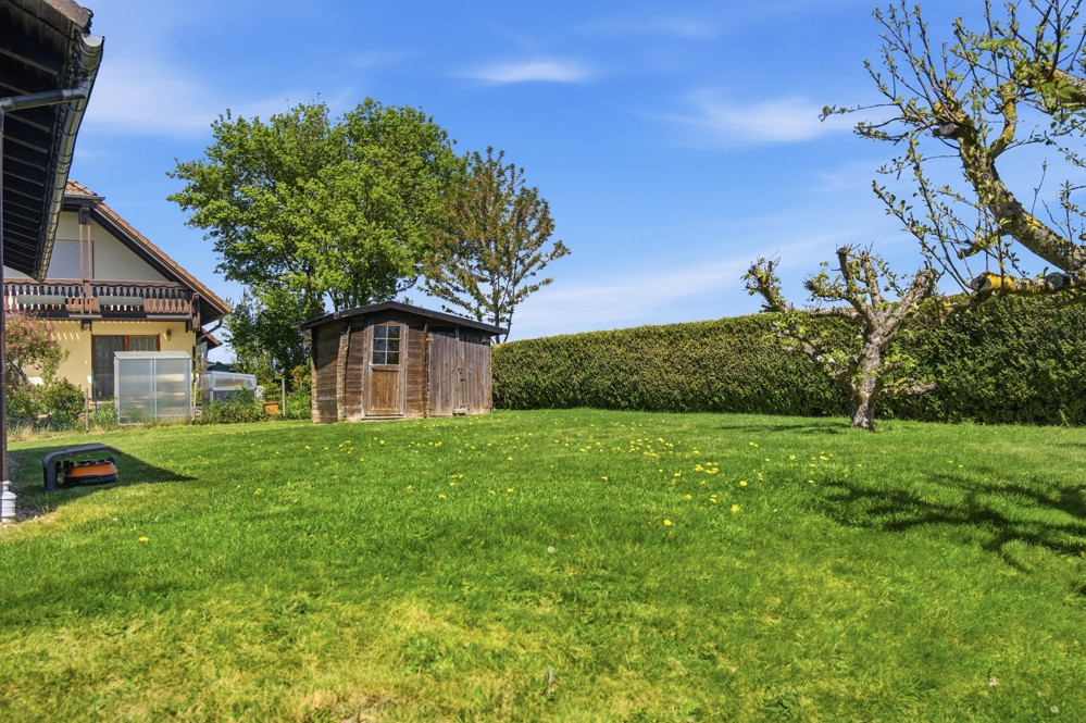 Garten mit Gartenhaus