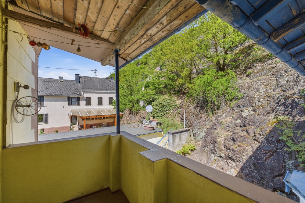 überdachter Balkon