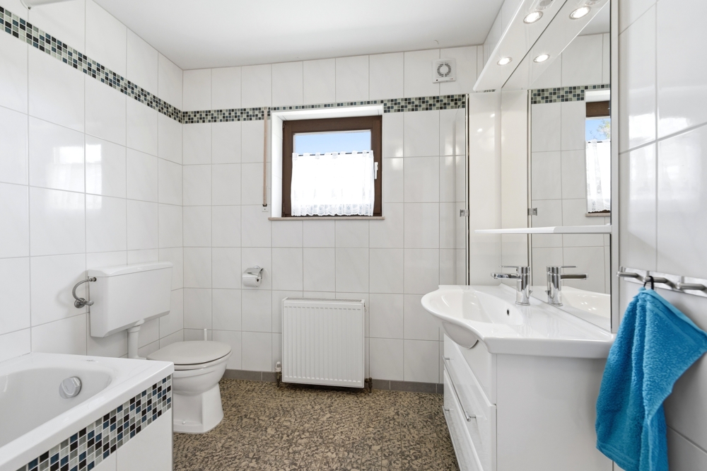 Badezimmer im Erdgeschoss