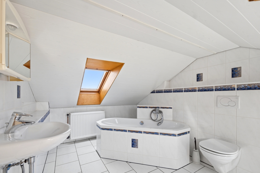Badezimmer im Dachgeschoss