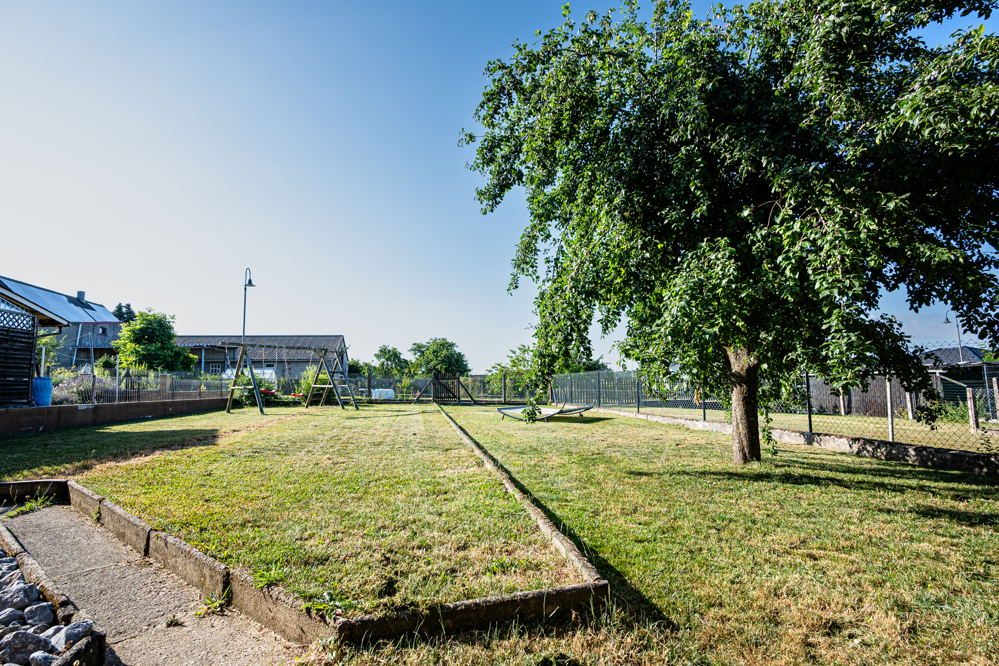 Eingezäuntes Gartengrundstück