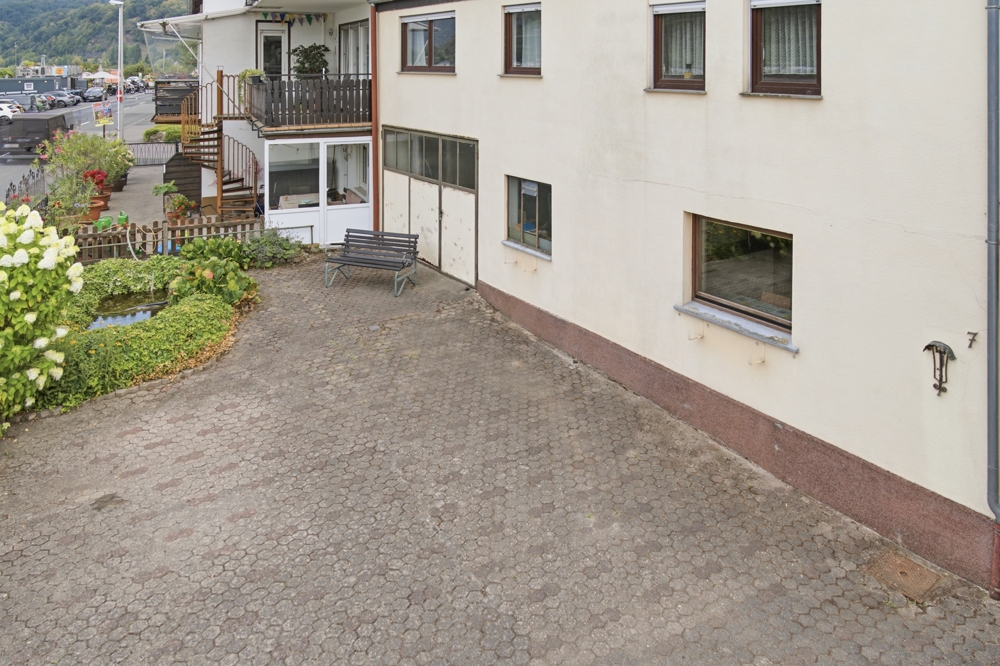 gepflasteter Hof