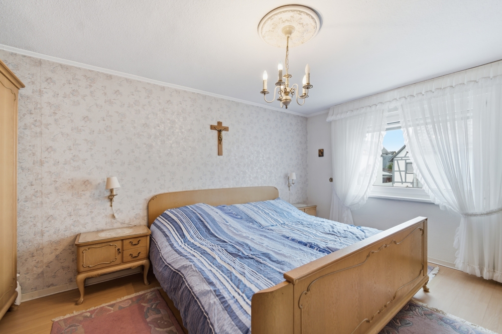 Schlafzimmer 1 (OG) mit Rheinblick