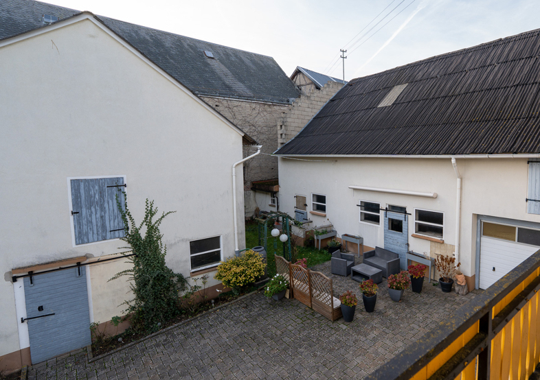 Blick von dem Balkon in den Innenhof