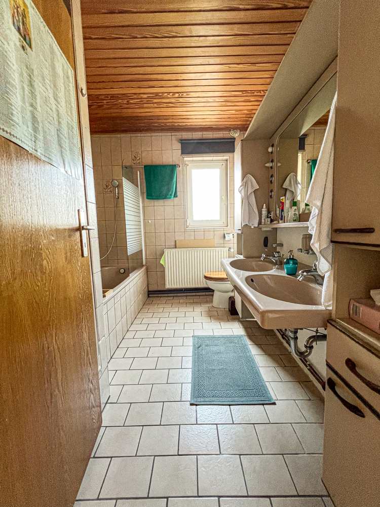 Bad Untergeschoss-Wohnung
