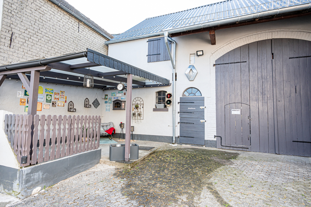 Überdachter Außensitzplatz