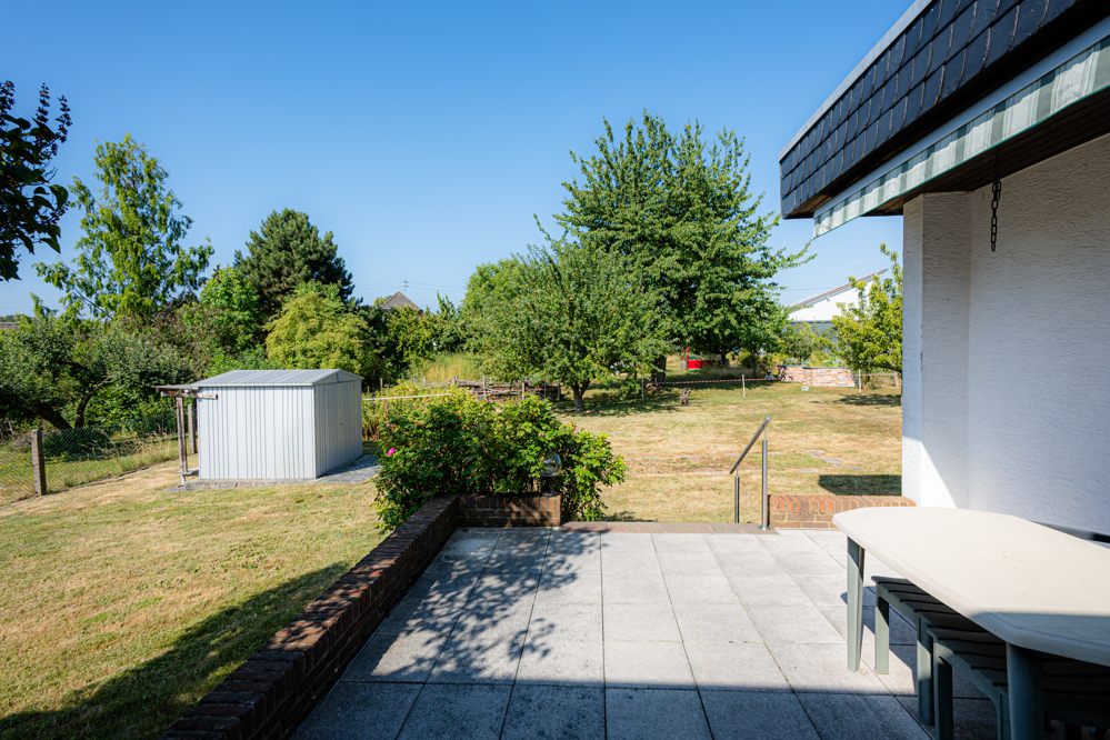 Terrasse mit Blick in den Garten