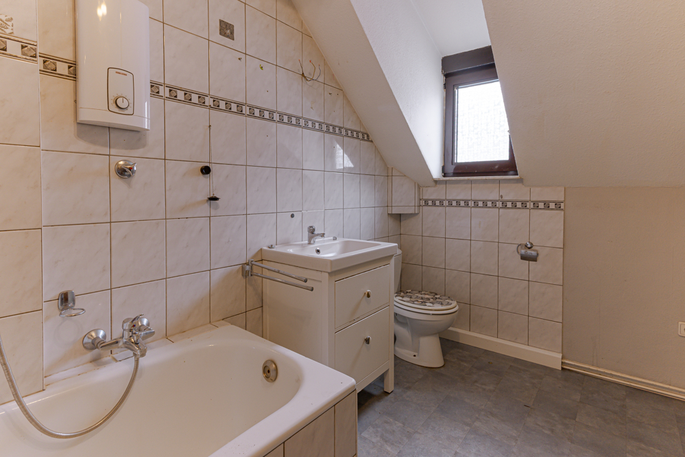 Badezimmer im Dachgeschoss