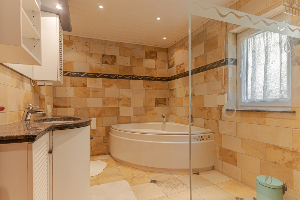 Badezimmer im Obergeschoss